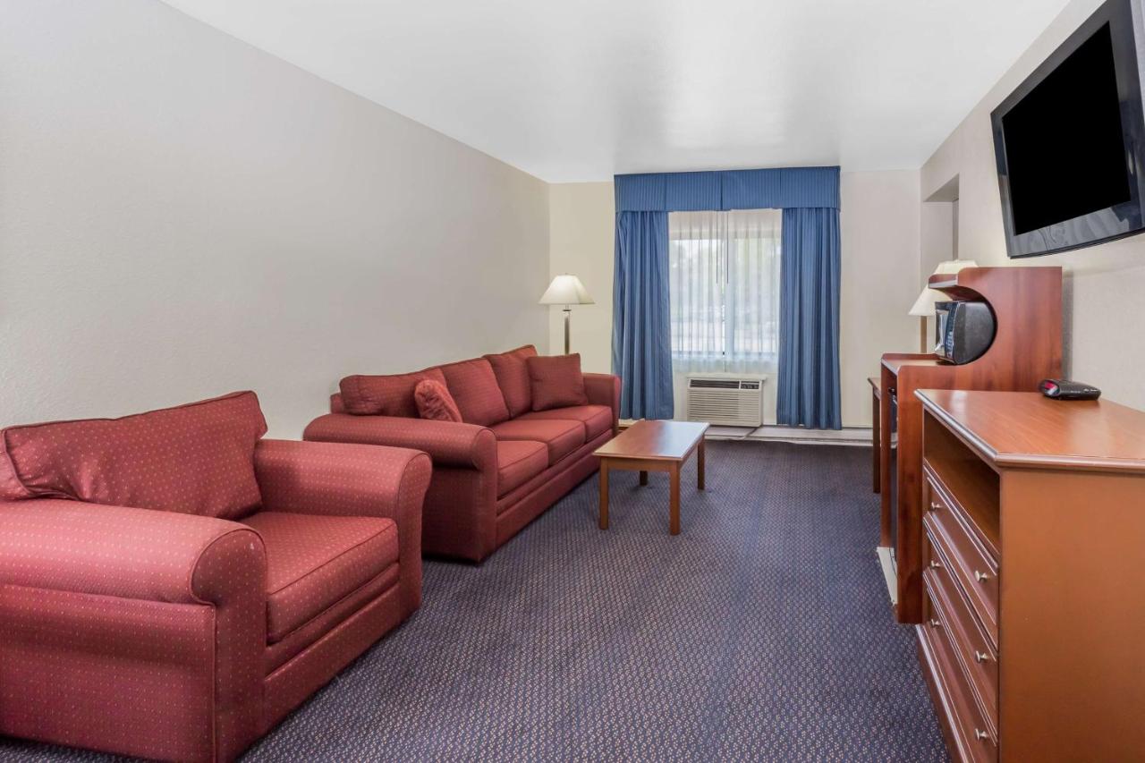 2 Double Beds, Mobility Accessible One-Bedroom, Suite, Non-Smoking at Baymont by Wyndham Waukesha