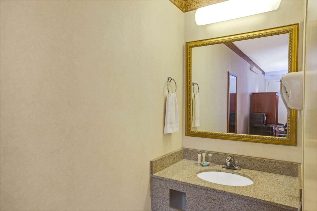 Deluxe Double Room with Two Double Beds - Non-Smoking at Travelodge by Wyndham Parsippany