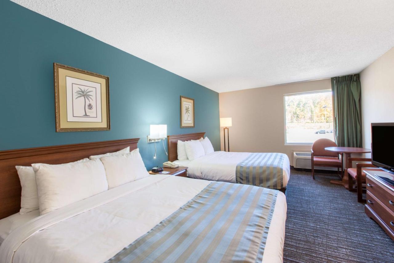 Queen Room with Two Queen Beds - Non-Smoking at Baymont by Wyndham Bartonsville Poconos