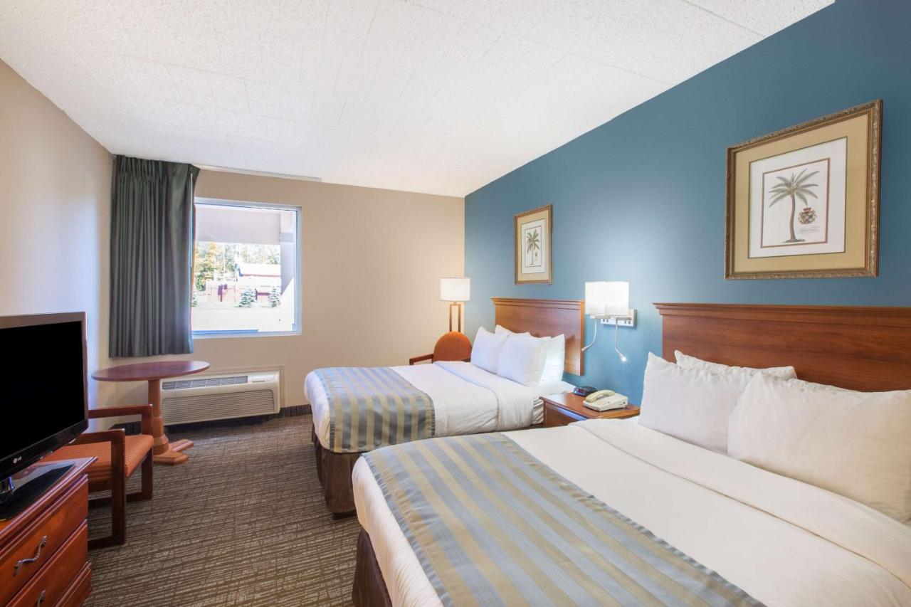 Queen Room with Two Queen Beds - Non-Smoking at Baymont by Wyndham Bartonsville Poconos