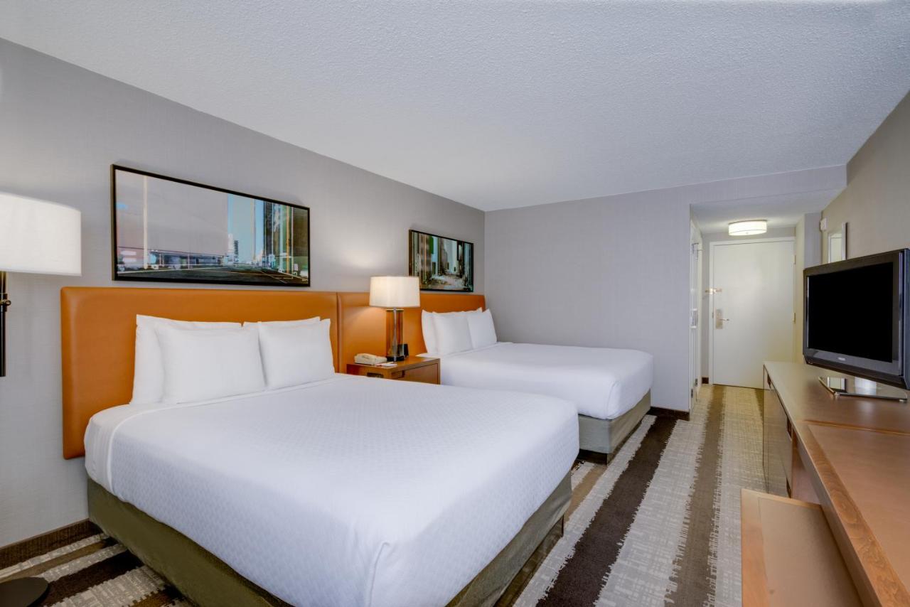 | Crowne Plaza Hotel Dulles Airport, an IHG Hotel