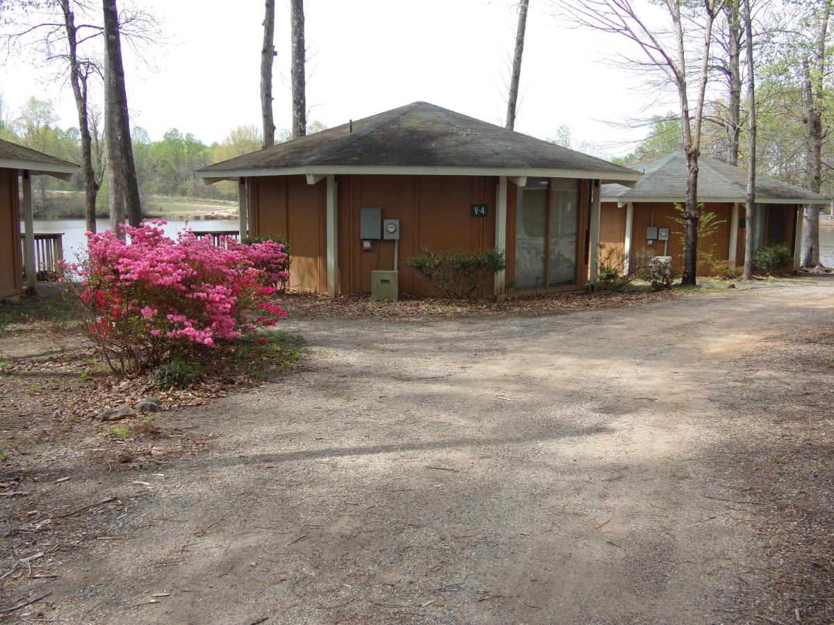 | Lake Myers Lakeside Villa 16