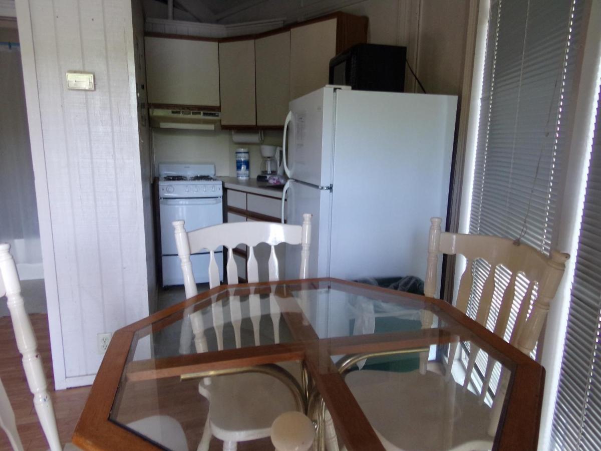| Lake Myers Lakeside Villa 16