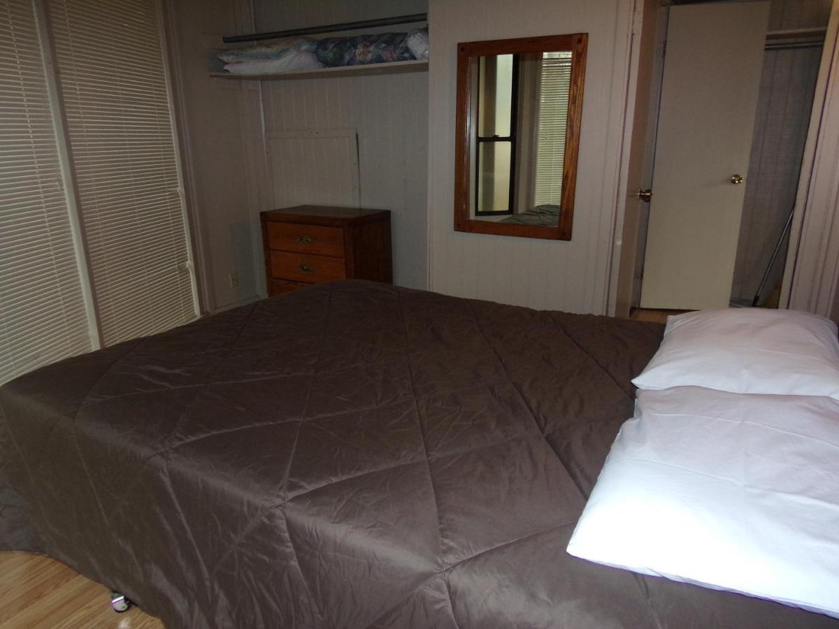 | Lake Myers Lakeside Villa 16