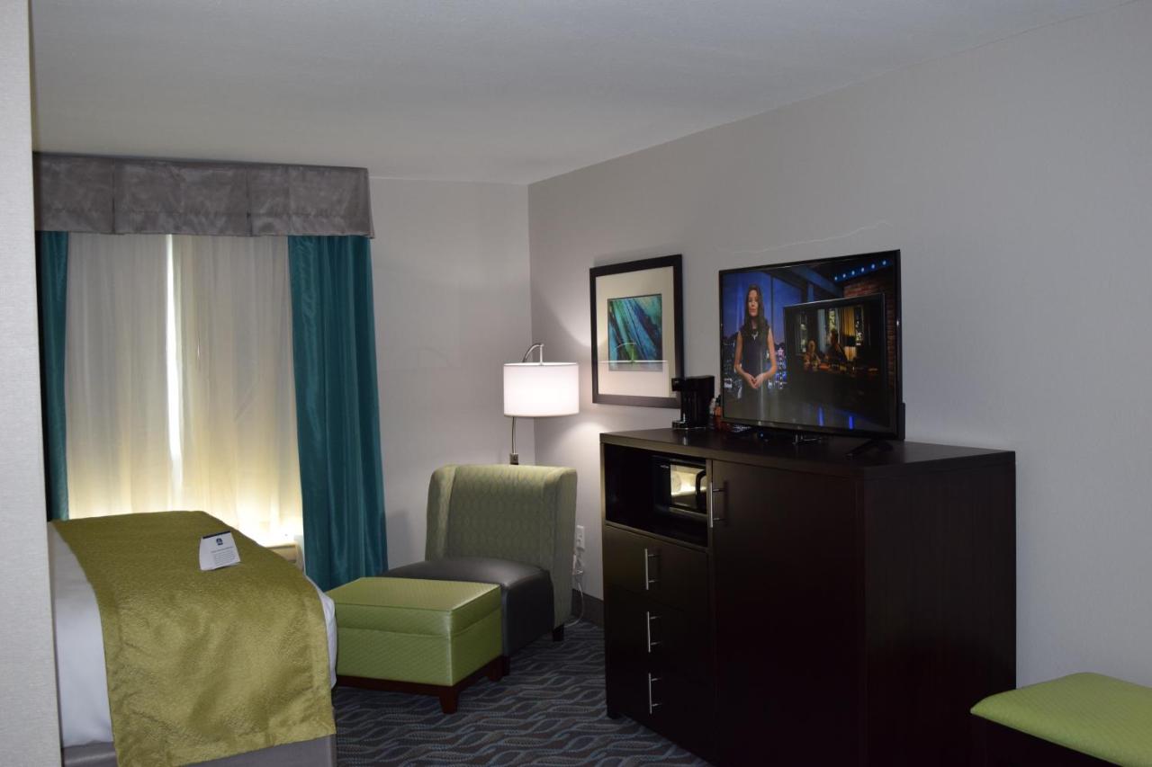 King Suite with Sofa Bed - Non-Smoking at Best Western Plus Hardeeville Inn & Suites