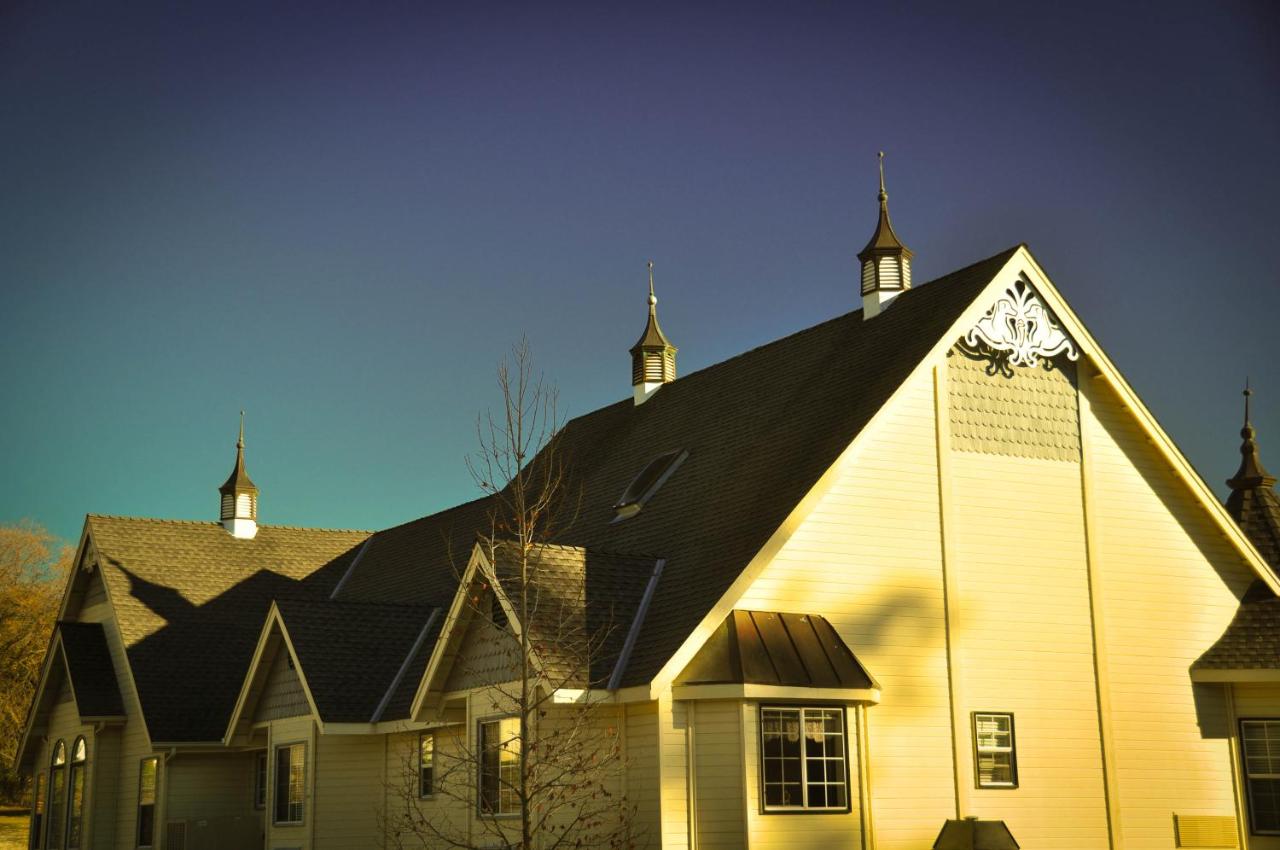 | Hounds Tooth Inn