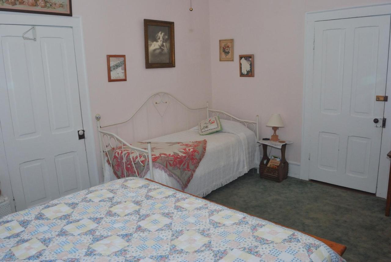 | Carrier Houses Bed & Breakfast