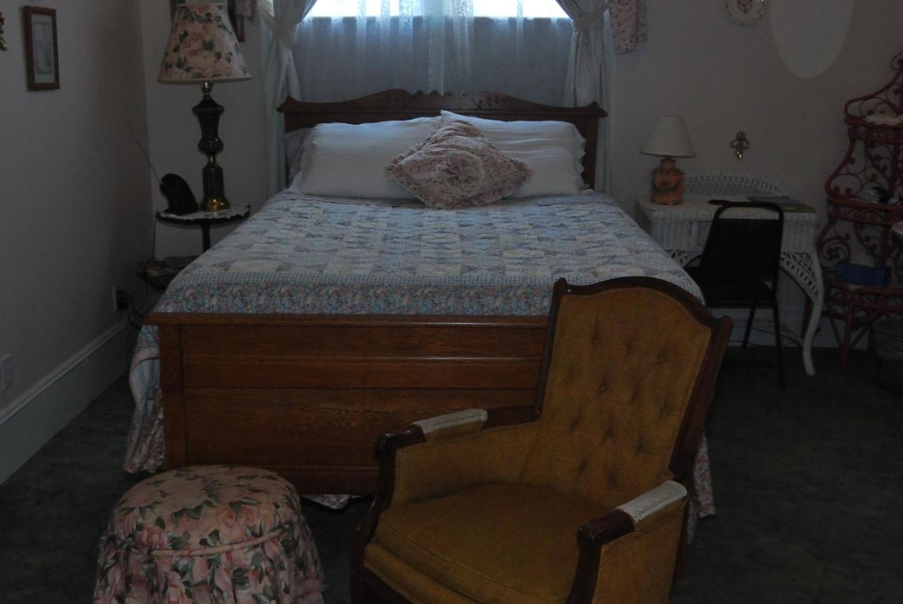 | Carrier Houses Bed & Breakfast