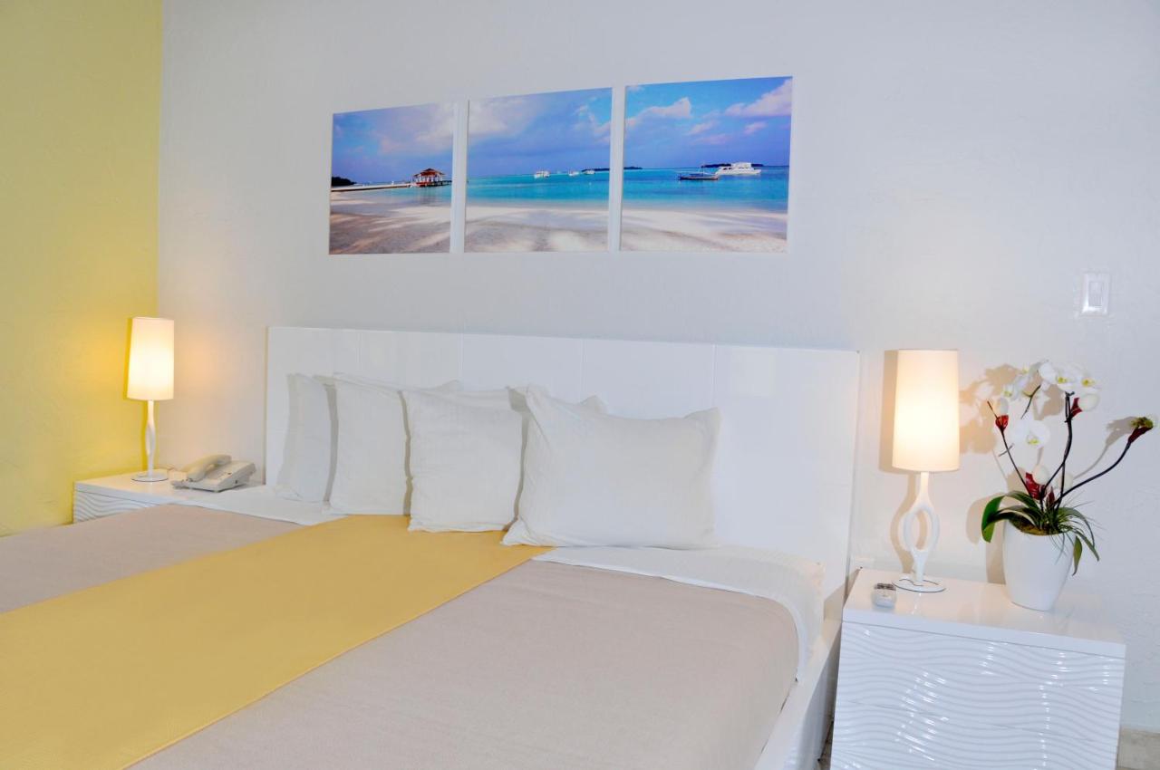 Standard Queen Room with One Queen Bed at Ocean Five Hotel