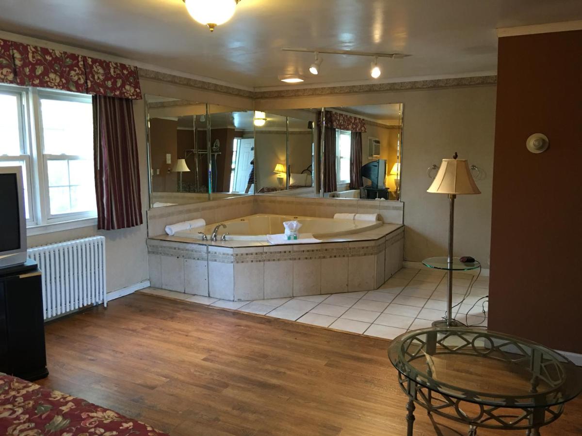 | Golden Circle Inn and Suites