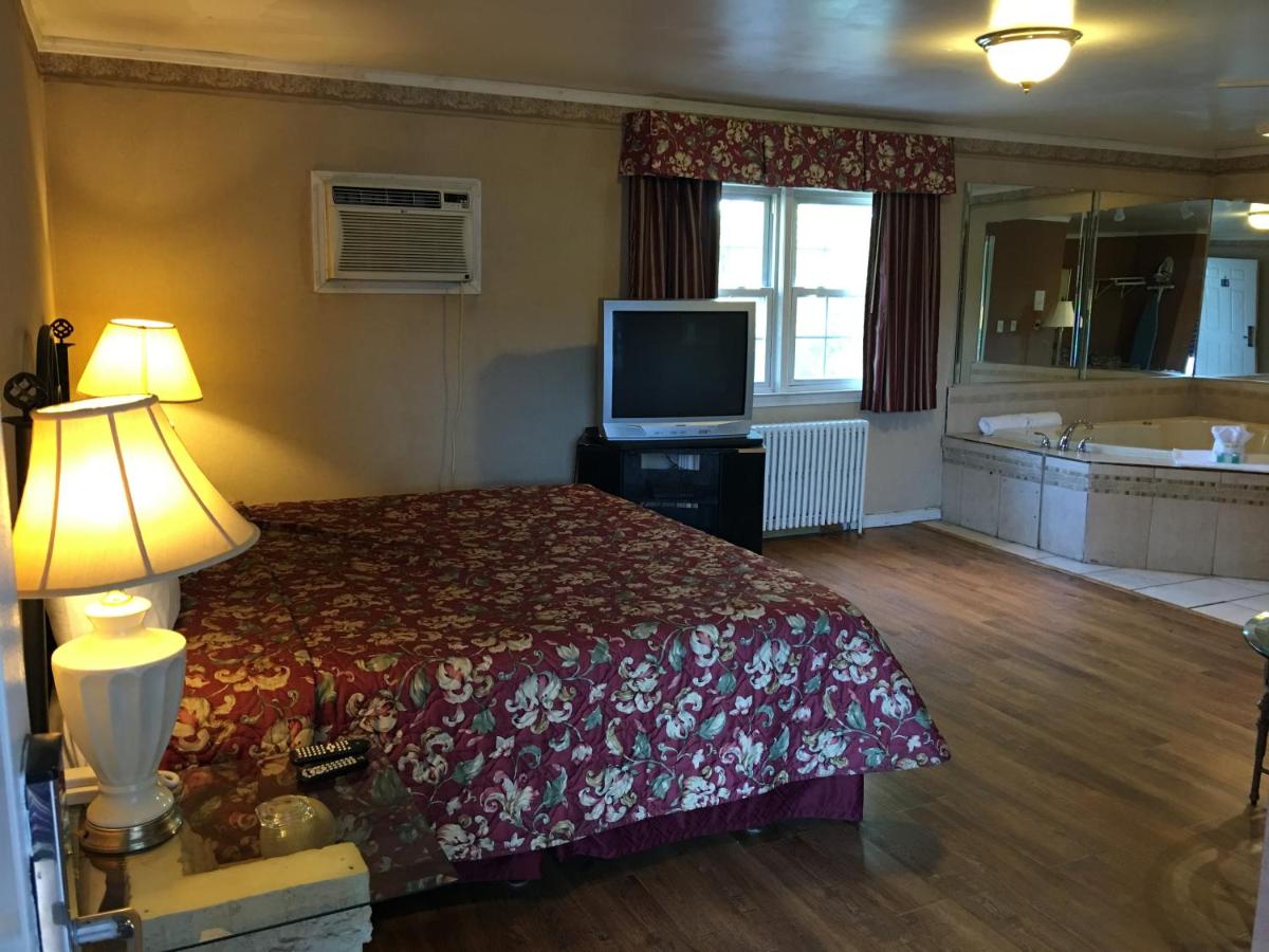 | Golden Circle Inn and Suites