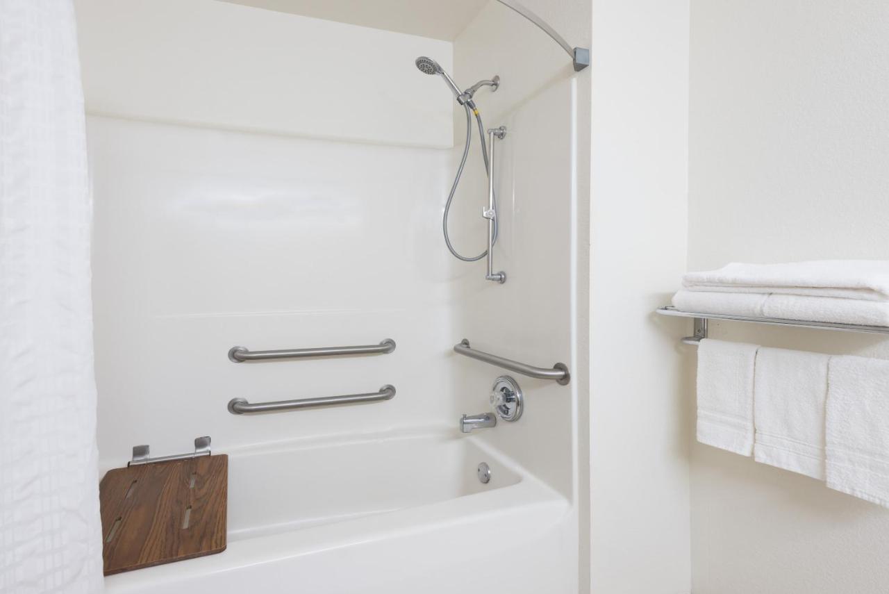 Queen Room - Mobility Access/Non-Smoking at Super 8 by Wyndham Morgantown