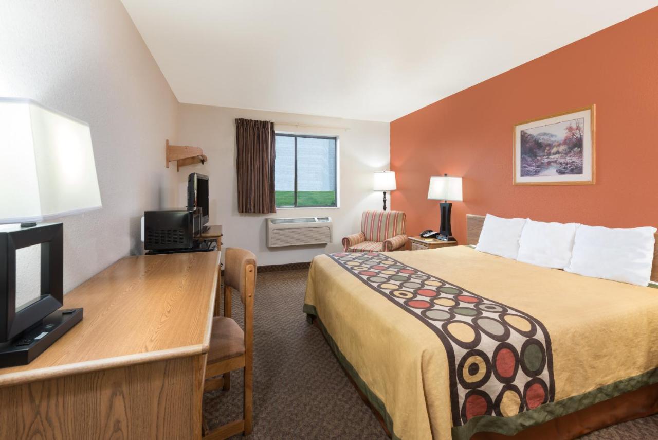 King Studio Suite - Non-Smoking at Super 8 by Wyndham Morgantown