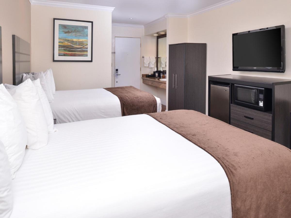 Queen Room with Two Queen Beds with Balcony - Non smoking at Best Western Capistrano Inn