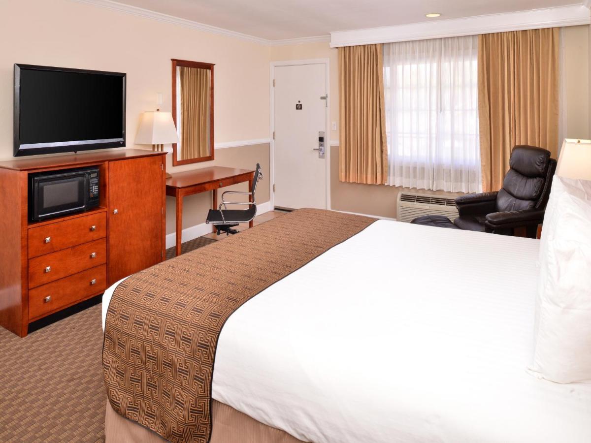 King Room - Non Smoking at Best Western Capistrano Inn