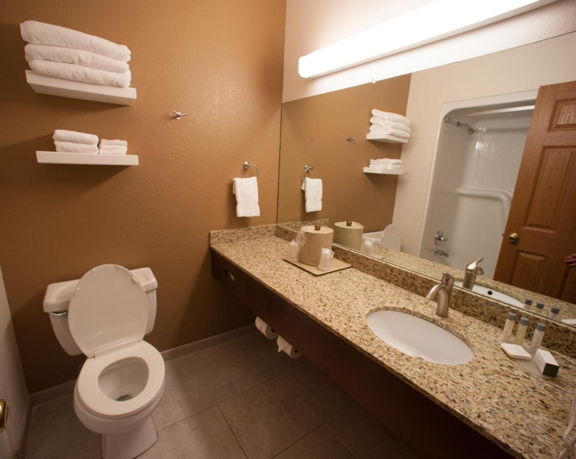 King Room at Northfield Inn, Suites & Conference Center