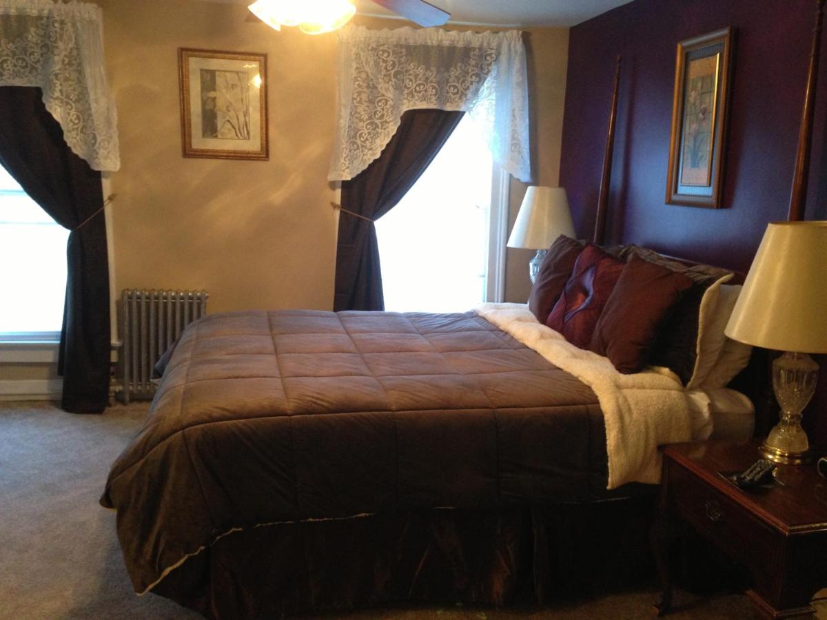  | The Tunnicliff Inn