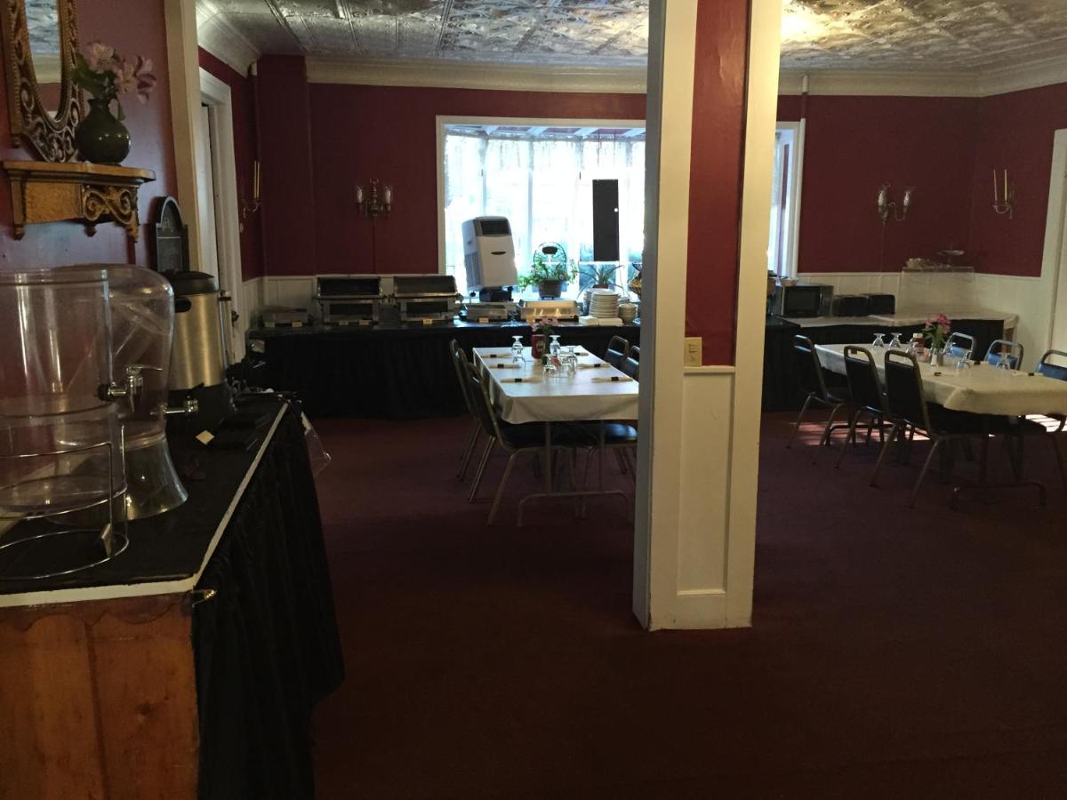  | The Tunnicliff Inn
