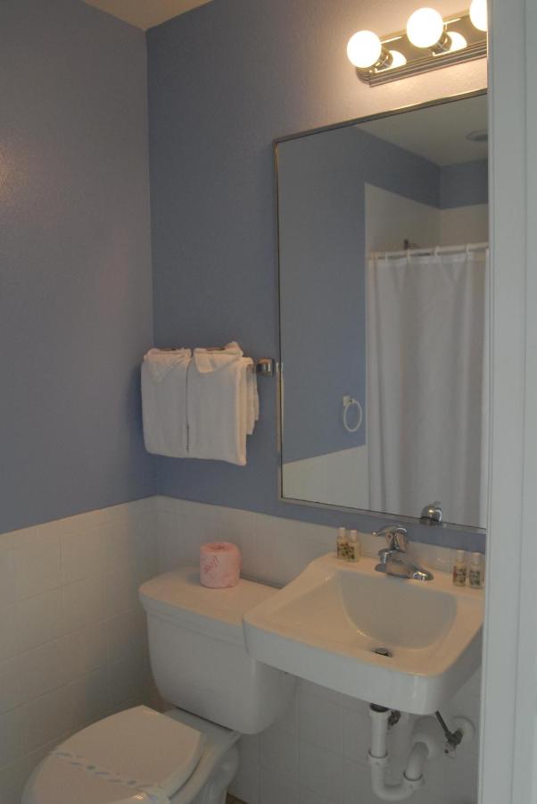Deluxe Queen Room with Patio at Ibis Bay Beach Resort