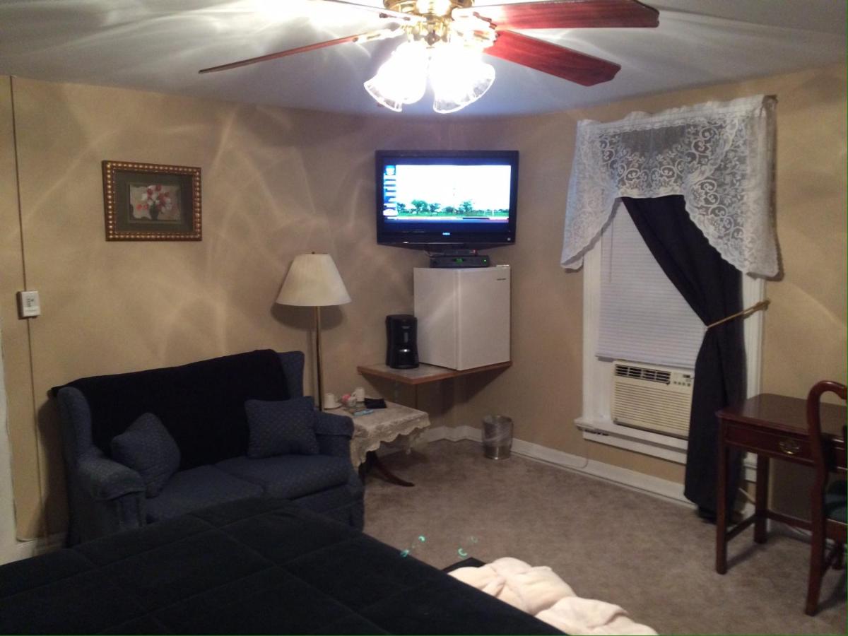  | The Tunnicliff Inn