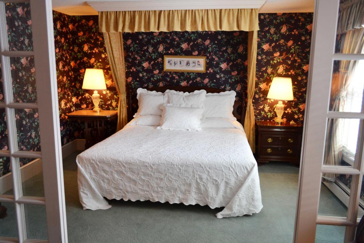 | Stafford's Bay View Inn