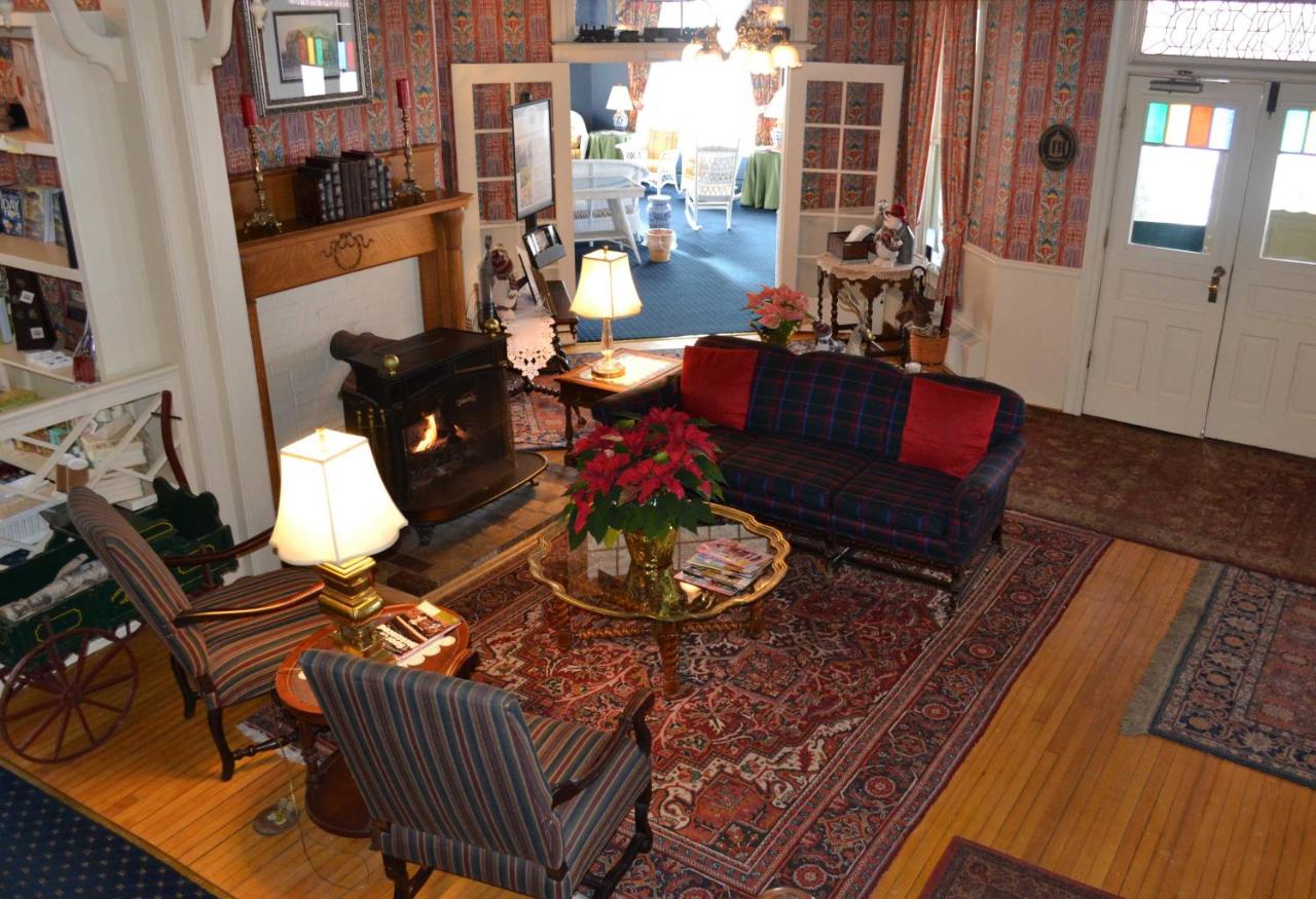 | Stafford's Bay View Inn