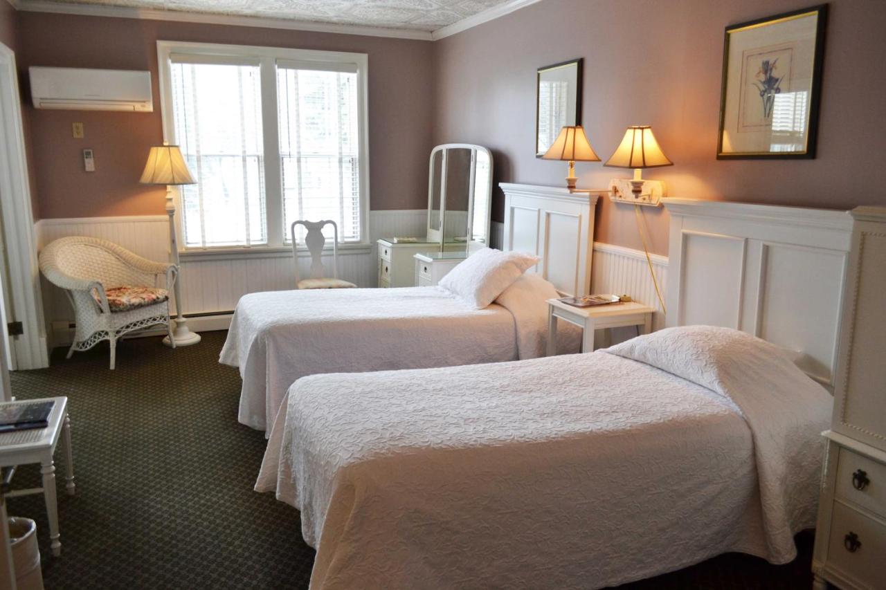 | Stafford's Bay View Inn