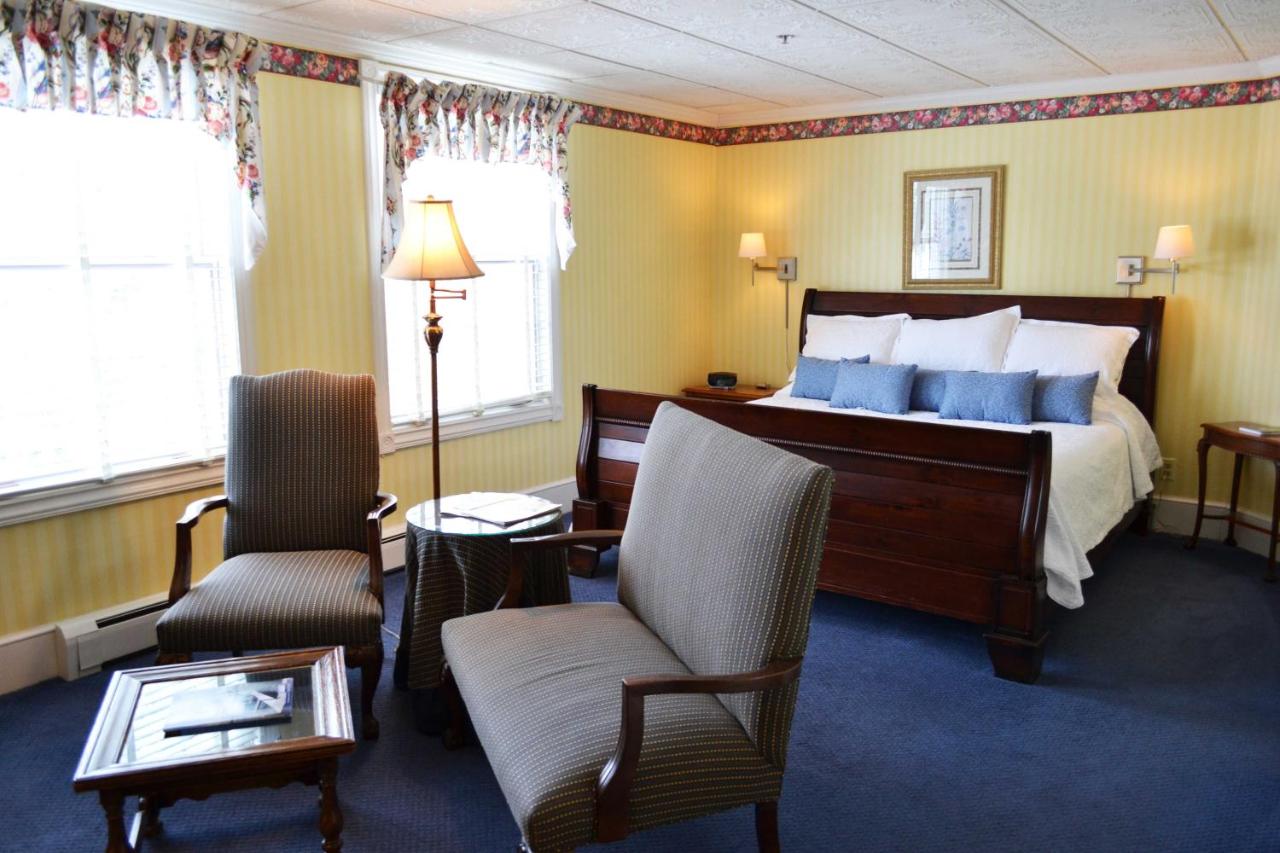 | Stafford's Bay View Inn
