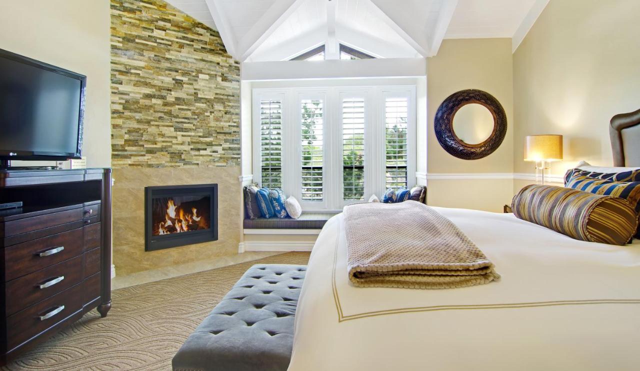| Carriage House Inn