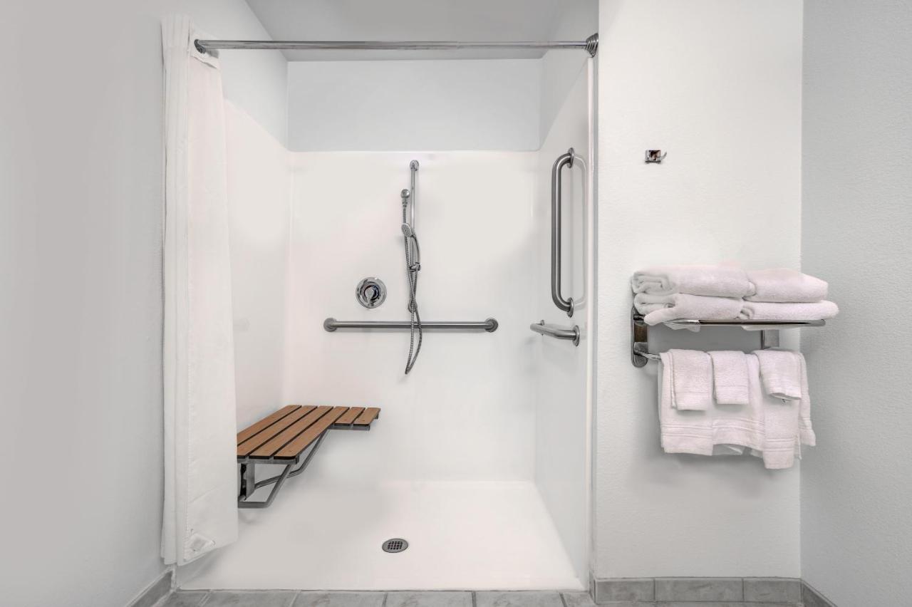 Queen Room - Disability Access/Non-Smoking at Microtel Inn & Suites by Wyndham Mankato