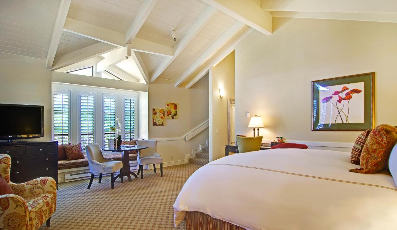 | Carriage House Inn