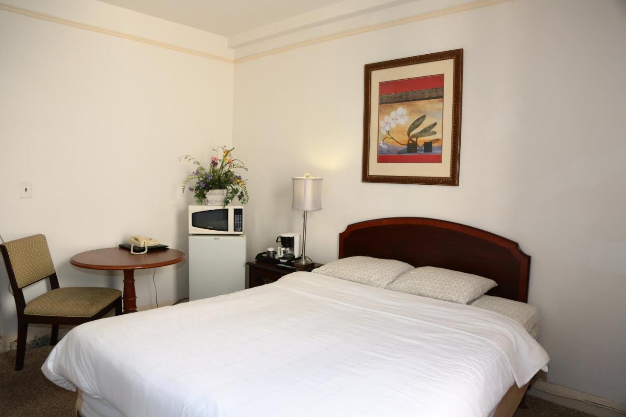 | Nash Hotel