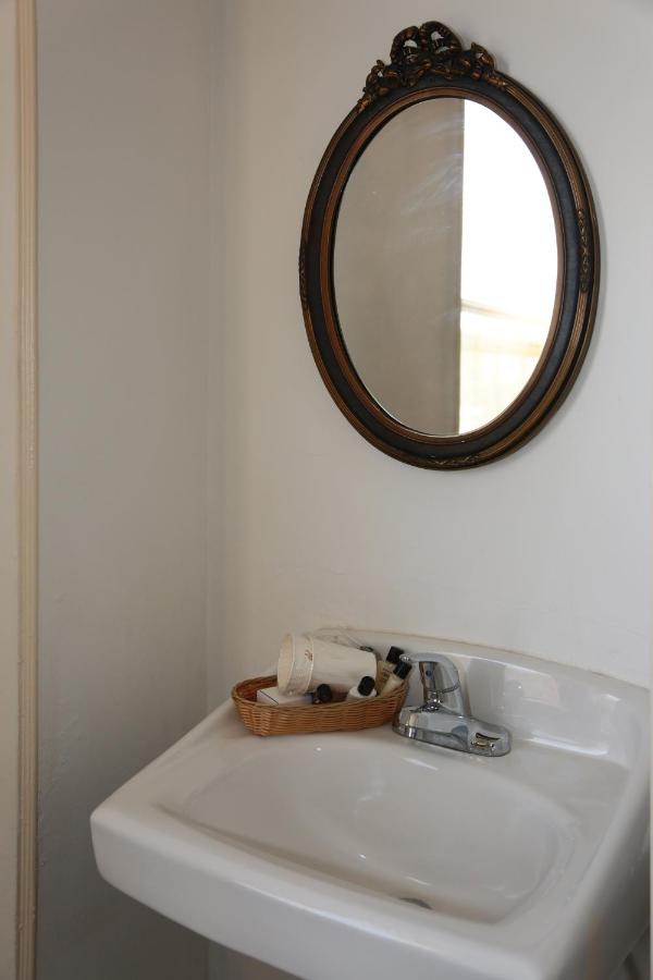 | Nash Hotel