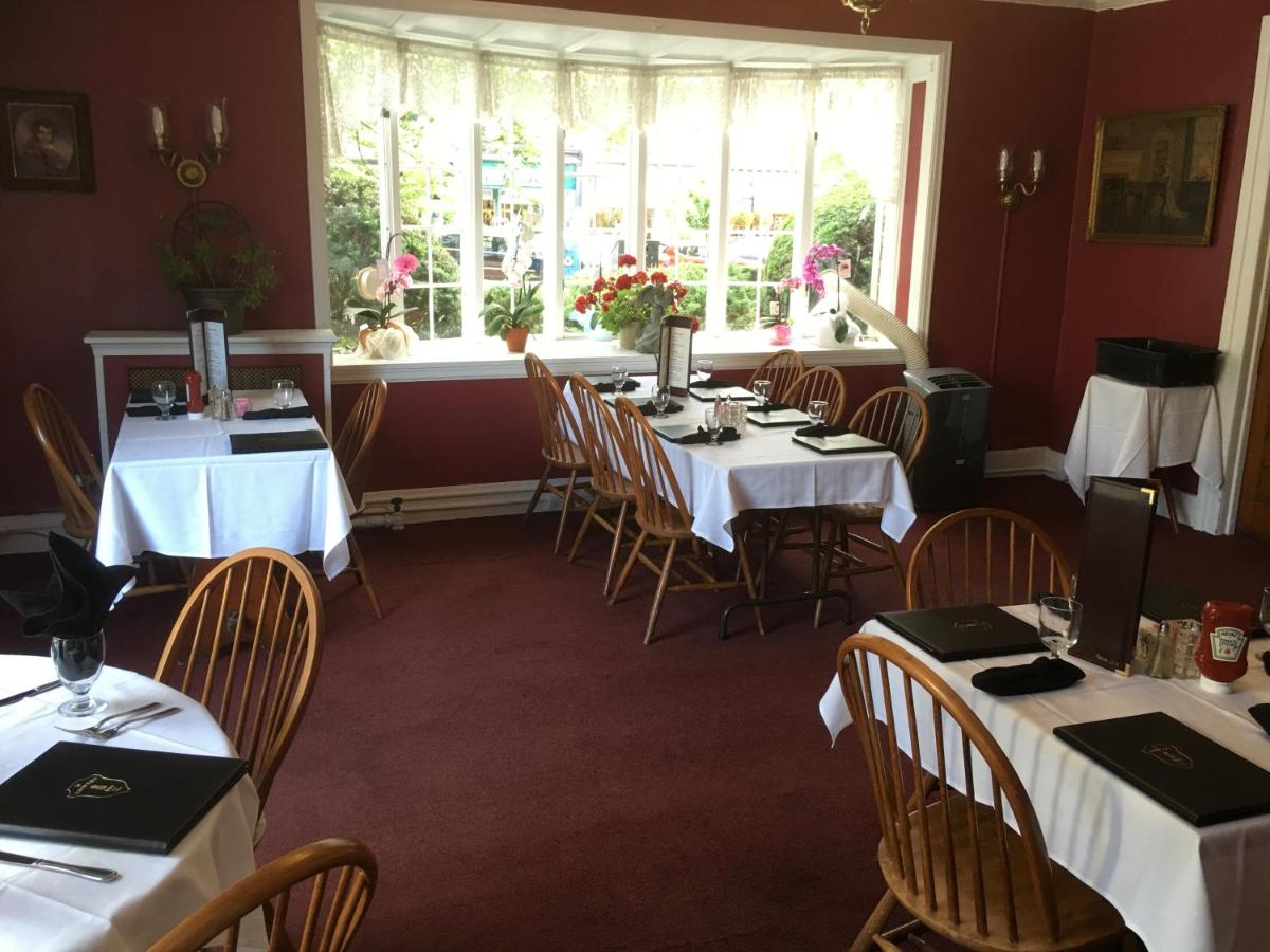  | The Tunnicliff Inn