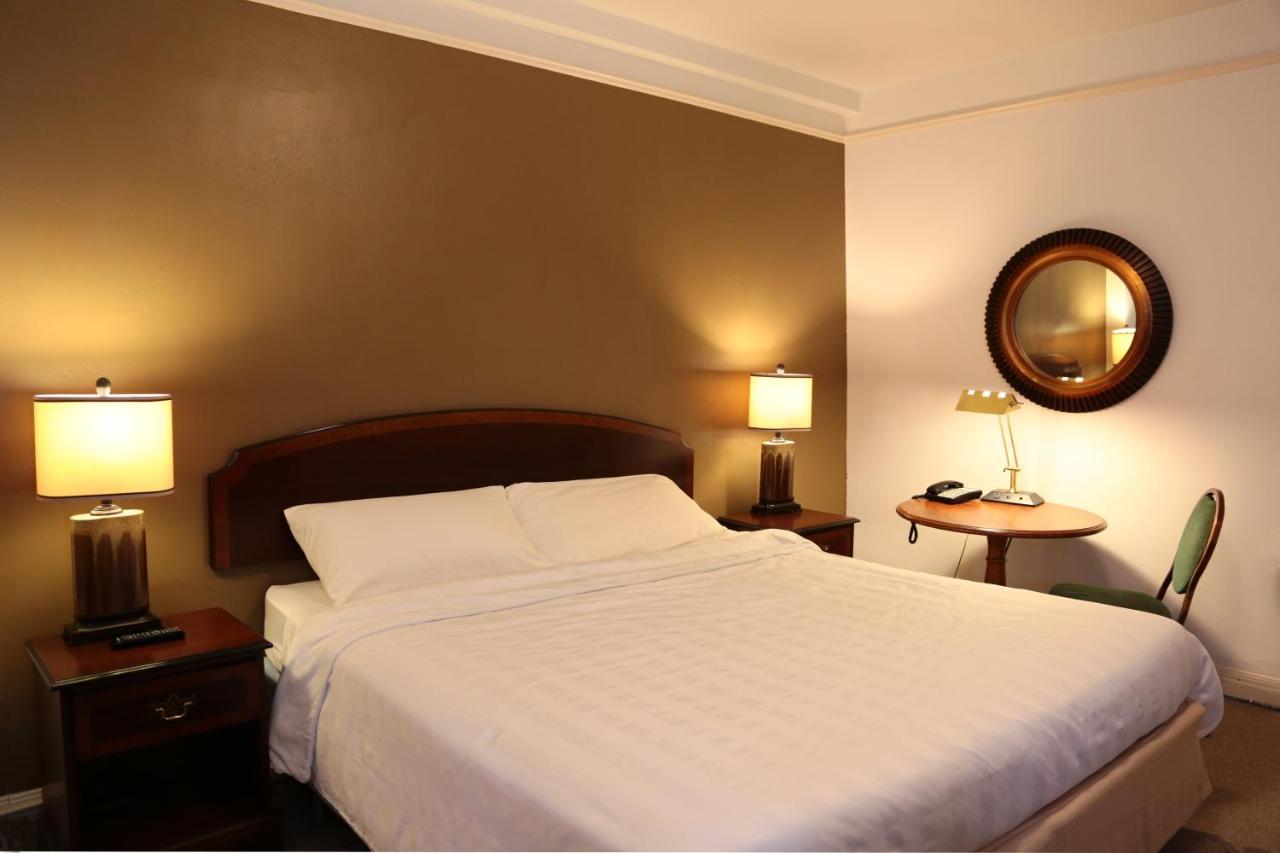 | Nash Hotel