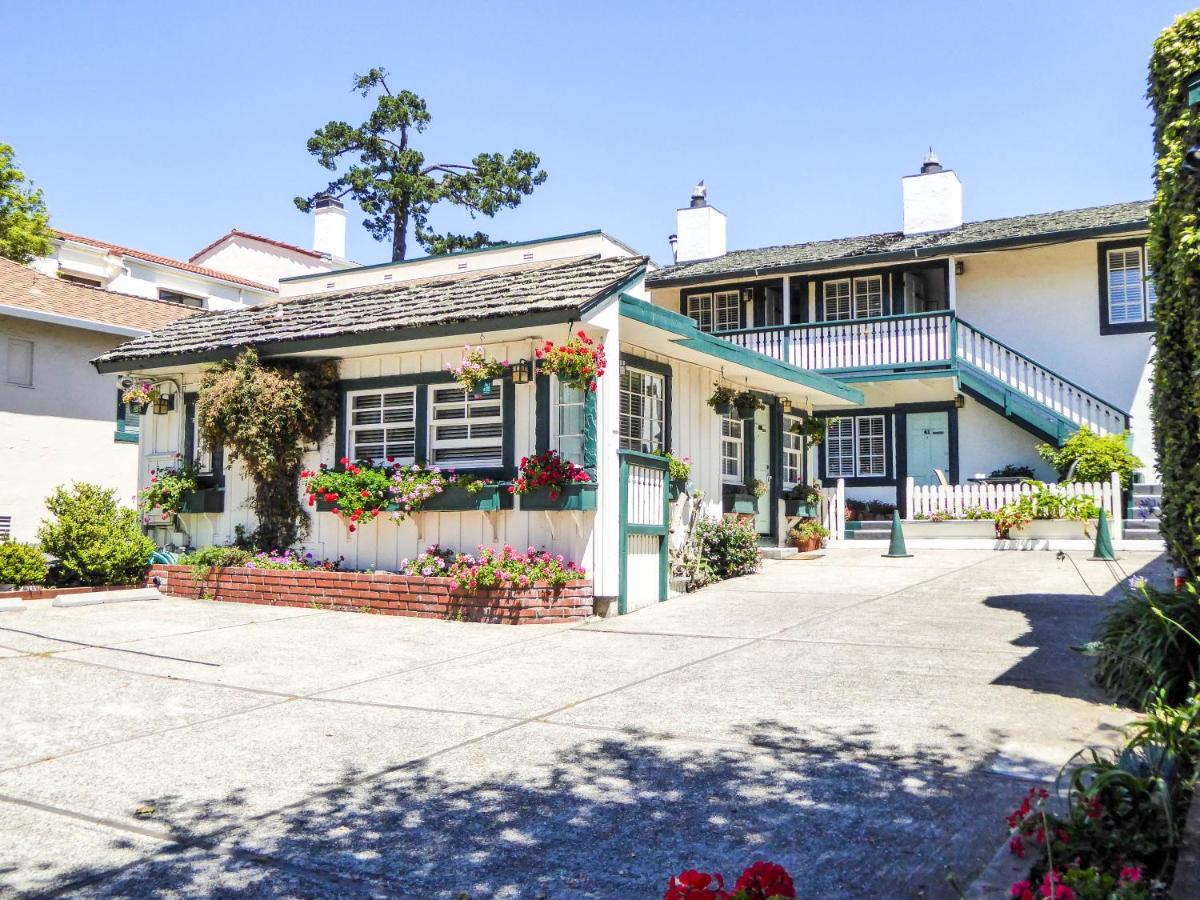 | Briarwood Inn