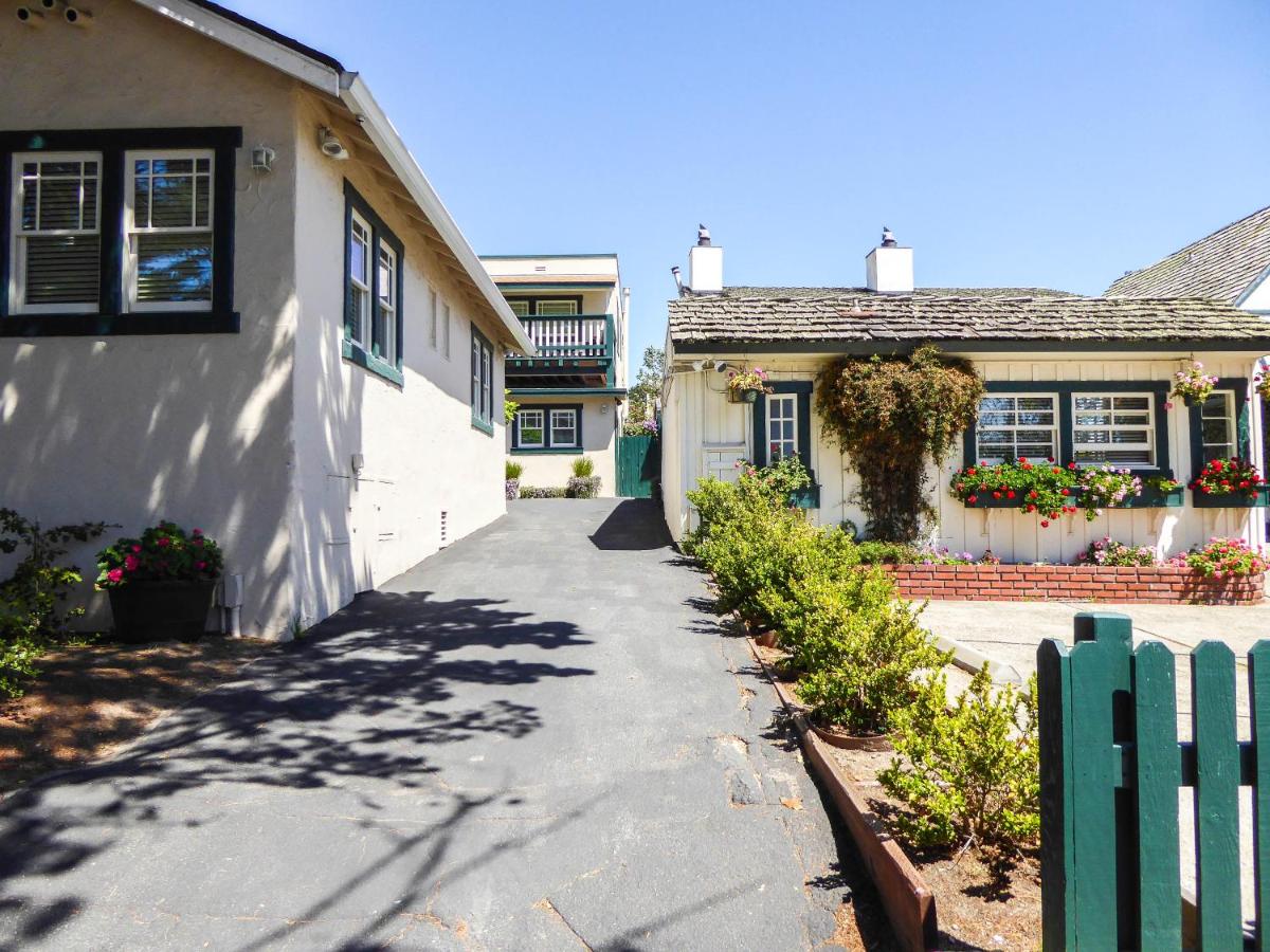 | Briarwood Inn