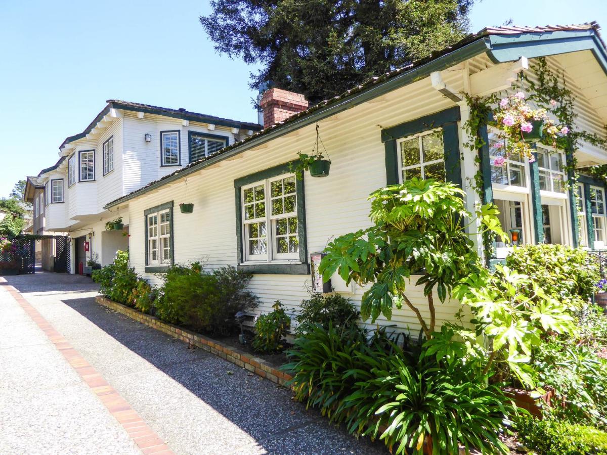 | Briarwood Inn