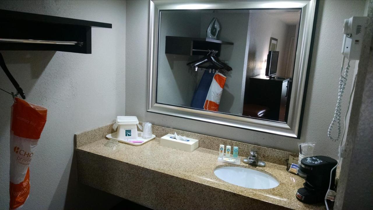 King Room - Smoking at Quality Inn & Suites Stuttgart North
