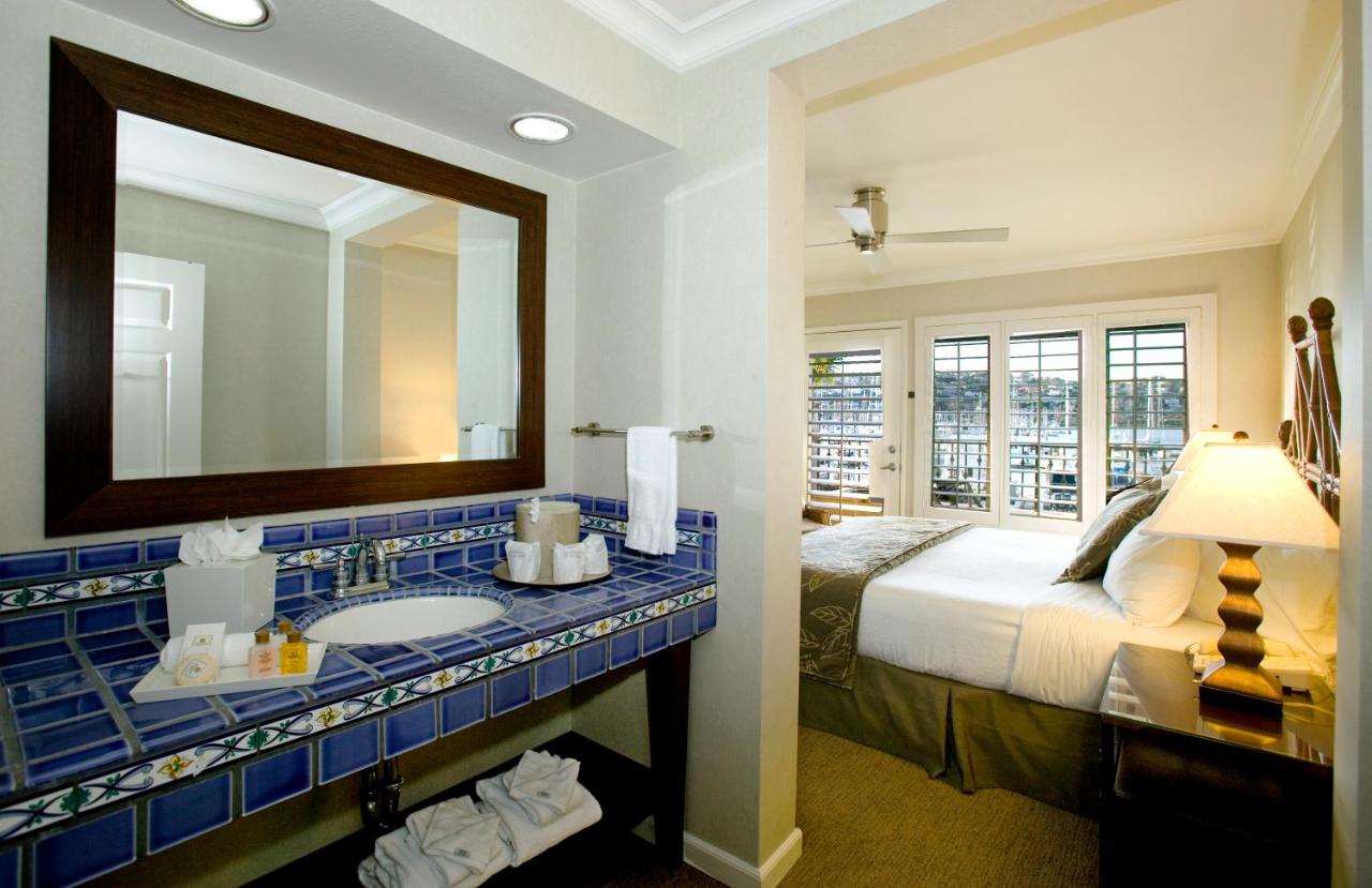 King Suite with Sofa Bed with Marina View at Best Western Plus Island Palms Hotel & Marina