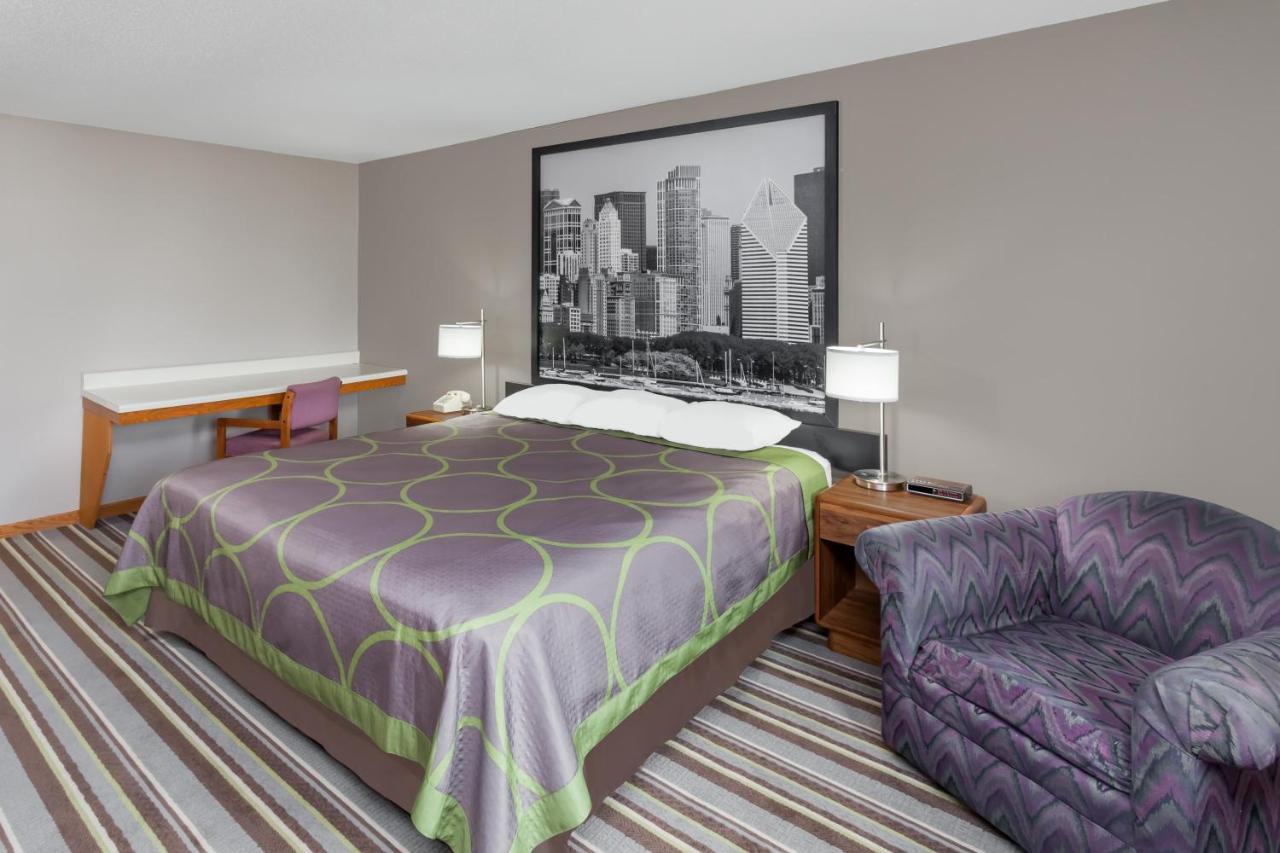 Business King Room - Non-Smoking at Super 8 by Wyndham Watseka