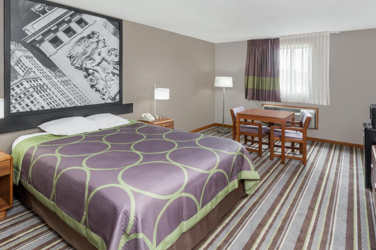 Queen Room - Mobility Access/Non-Smoking at Super 8 by Wyndham Watseka