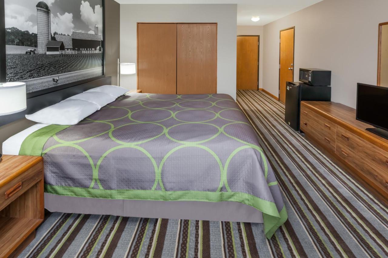 King Room - Non-Smoking at Super 8 by Wyndham Watseka