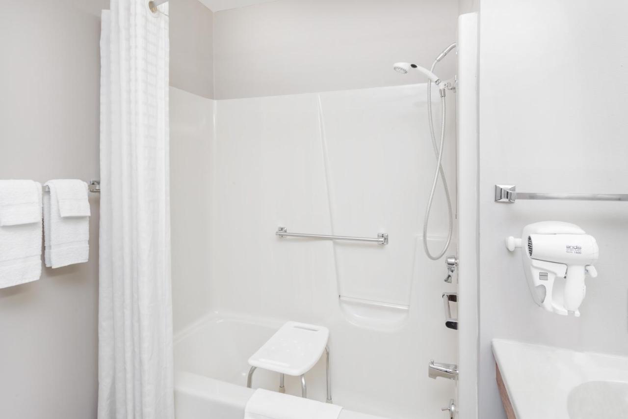 Queen Room - Mobility Access/Non-Smoking at Super 8 by Wyndham Watseka