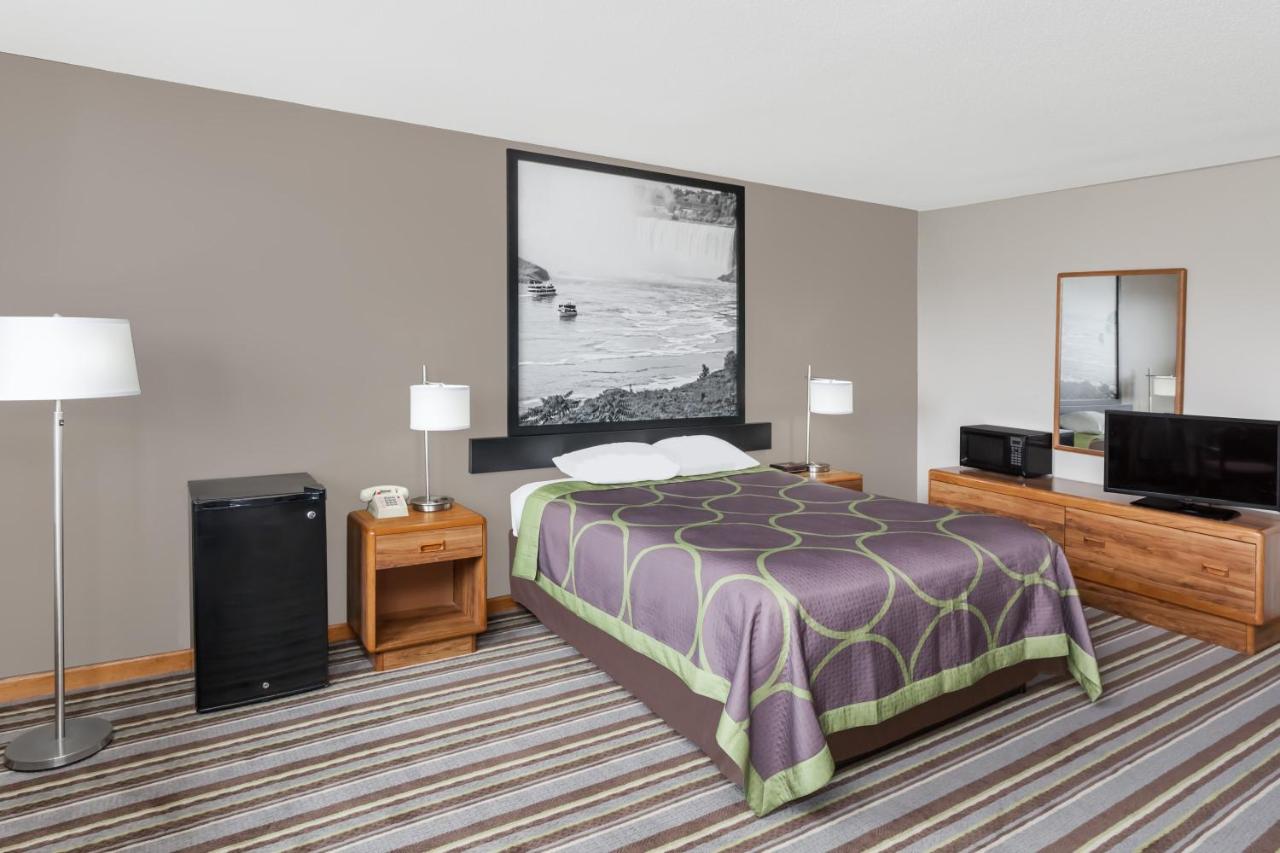 Queen Room - Non-Smoking at Super 8 by Wyndham Watseka