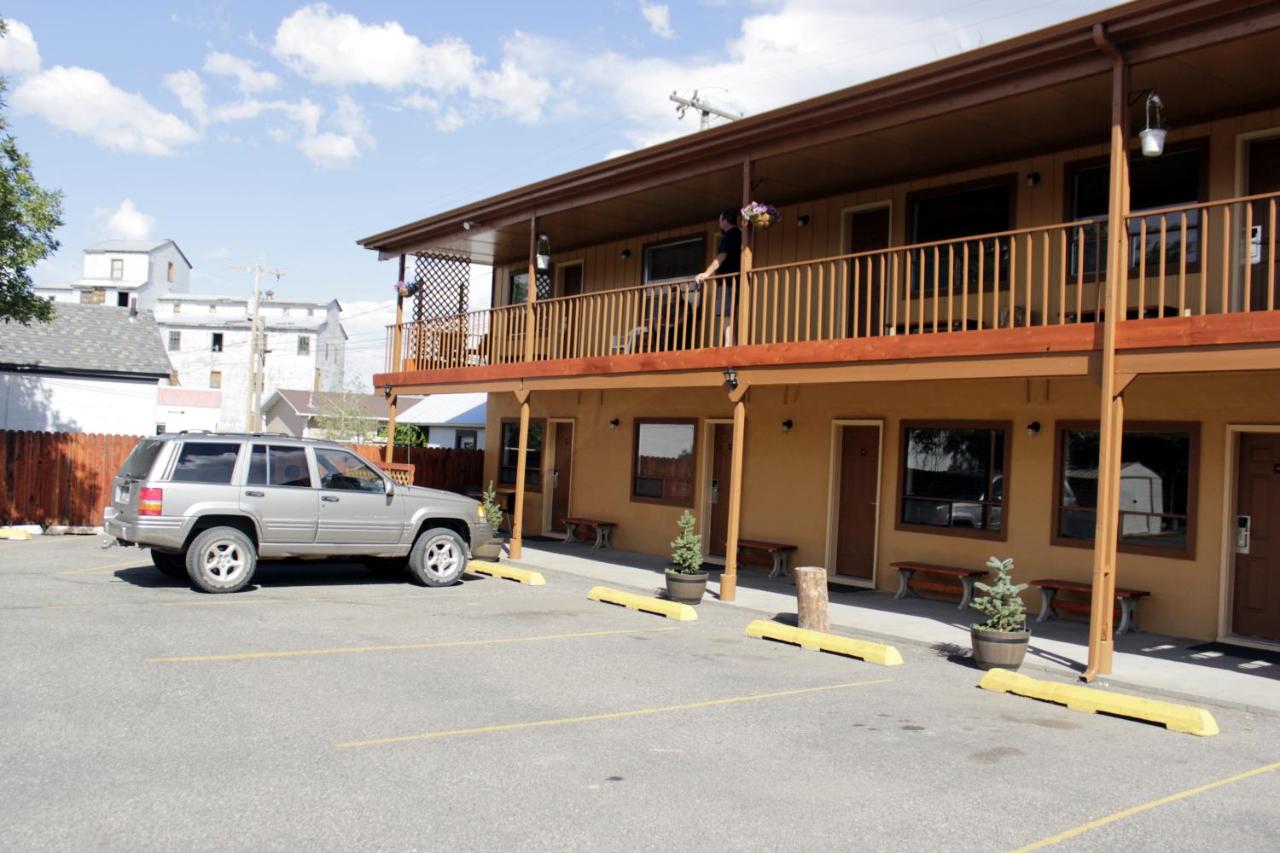 | Country Motor Inn