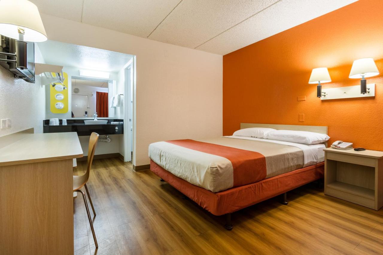| Motel 6 Tempe, AZ Phoenix Airport Priest Dr