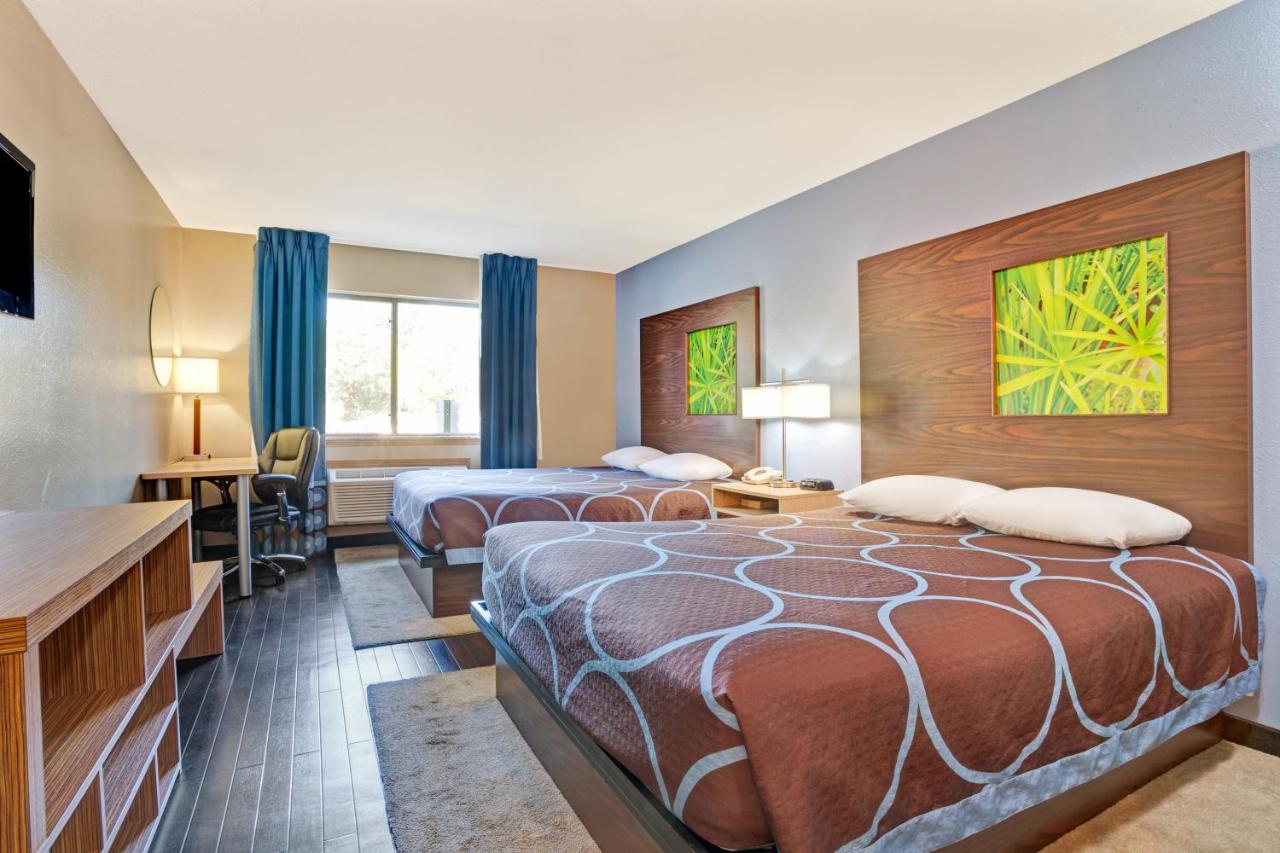 | Super 8 by Wyndham Louisville Airport