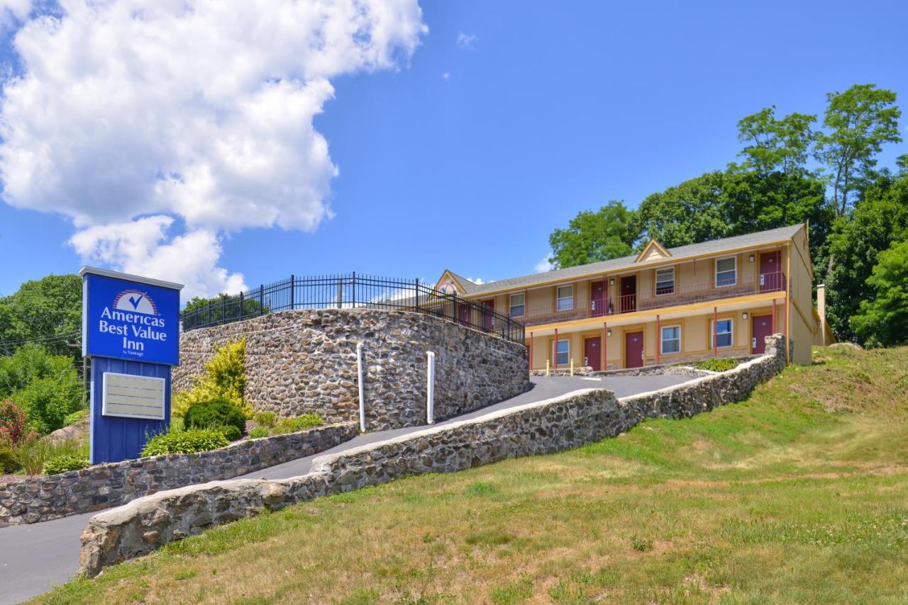 | Golden Hill Inn-Danbury