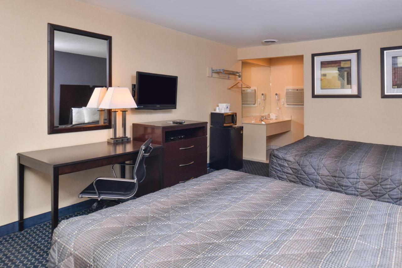 | Golden Hill Inn-Danbury